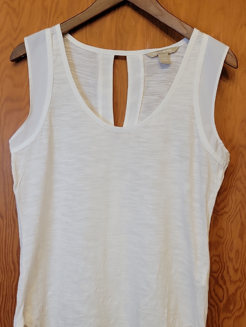 Banana Republic White Sleeveless Keyhole Back Tank‎ Size M